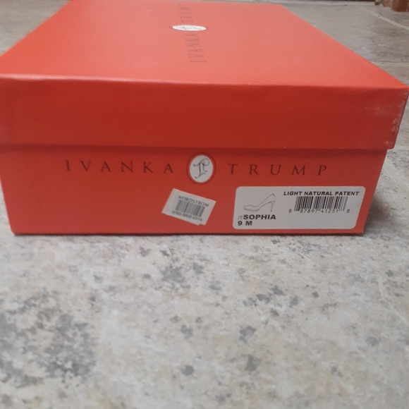 Shoes - Picture 4 of 4